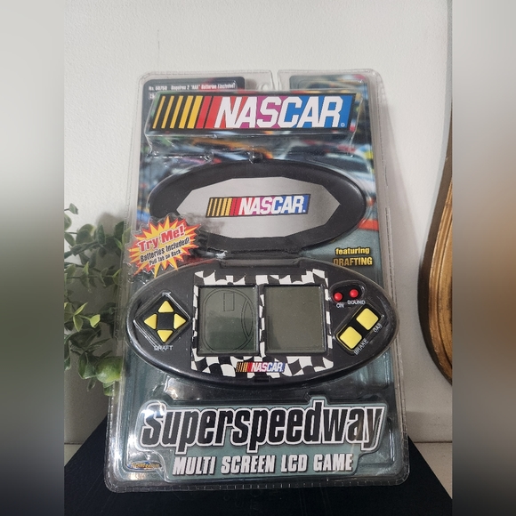 New 2005 NASCAR Speedway Multi Screen LCD Electronic Game - Picture 2 of 4